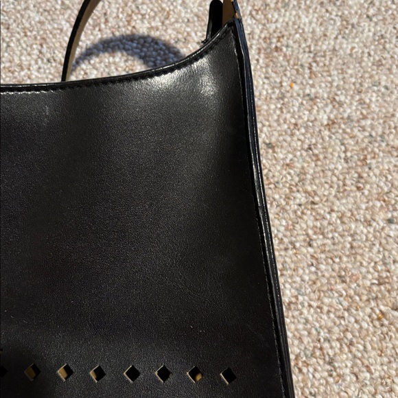 Mondani New York, black purse, GUC, zipper closure - Picture 9 of 10